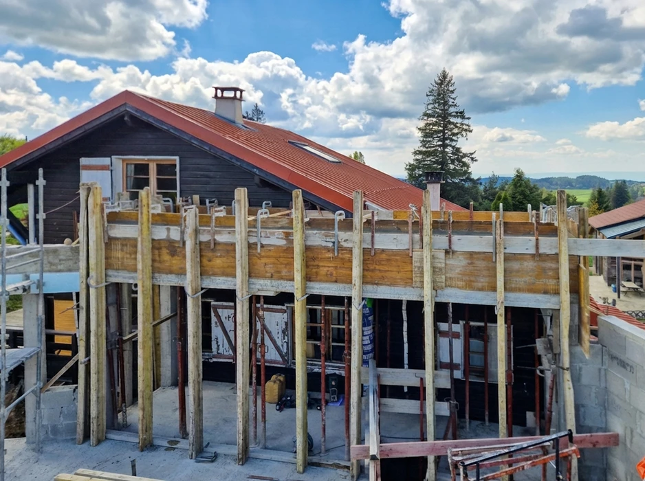 Chantier de construction extérieur en cours